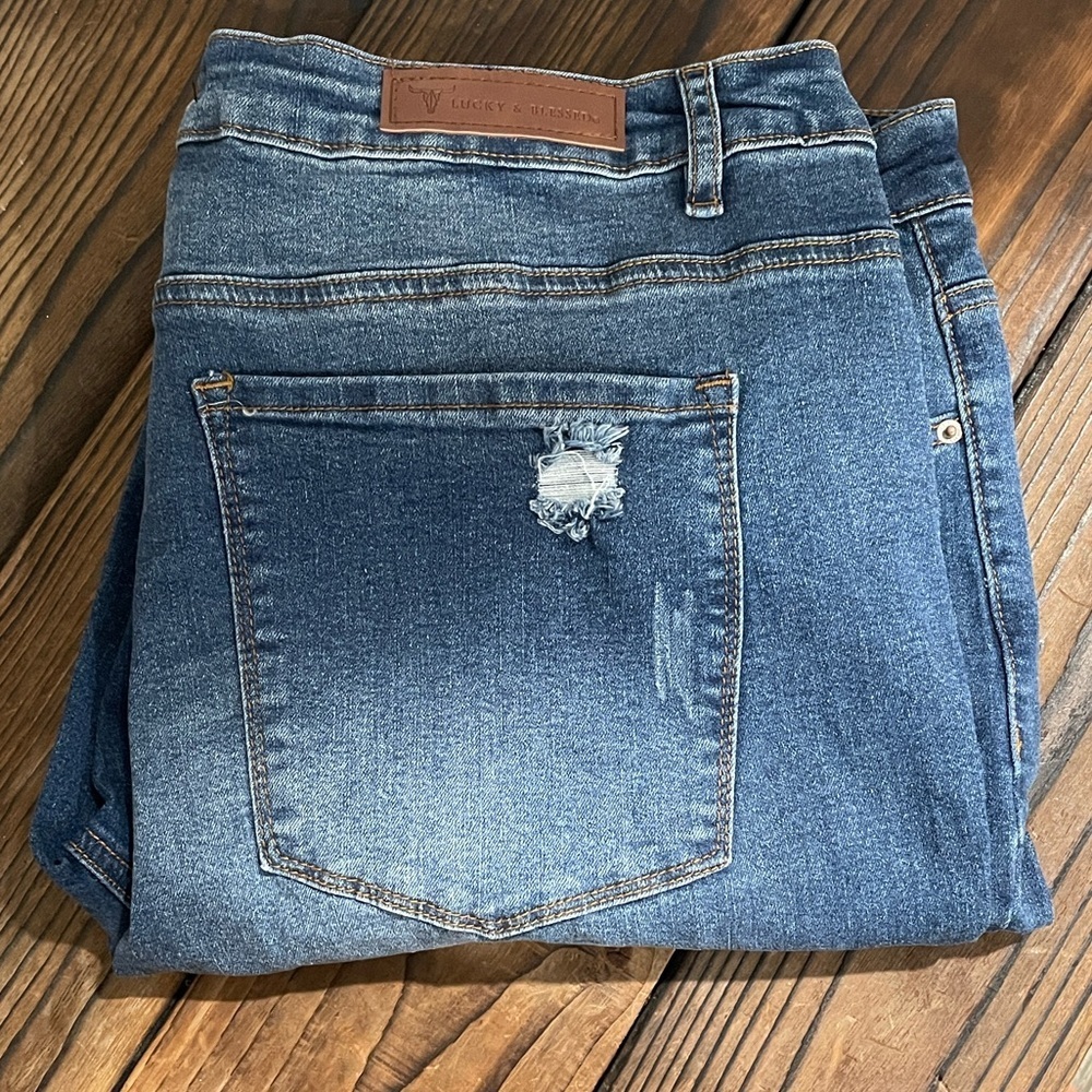 NWT Lucky and Blessed Mid Rise Skinny Leopard Peek Distressed Jeans